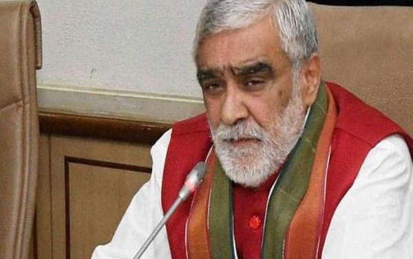 नेताओं के बिगड़े बोल, भूले मर्यादा